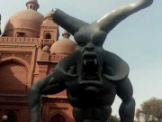 لاہور کا عجائب گھر بھوت بنگلہ بن گیا شیطانی مجسمہ نصب