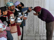 ہندو اور سکھ مت کے مقدس پانی کی برآمد کا منصوبہ دوسال سے التوا کا شکار