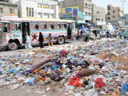 فنڈز کی بندش سے صفائی کا نطام مفلوج شہر میں کچرے کے ڈھیر لگ گئے 