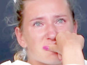 وکٹوریہ آذرنیکا ناقص فارم کا تذکرہ کرتے ہوئے رو پڑیں