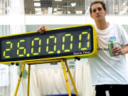 برطانوی شخص کی ورلڈ ریکارڈ بنانے کیلیے مسلسل 26 گھنٹے تک بیٹنگ   