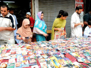 عید کارڈ بھیجنے کی روایت دم توڑنے لگی ای میل اور ایس ایم ایس سہارا بن گئے 