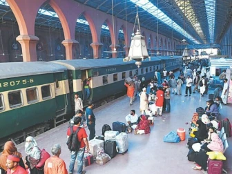 دھند کے باعث لاہور اور فیصل آباد سے دیگر شہروں کو روانہ ہونے والی ٹرینوں کا نیا شیڈول جاری