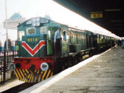 ریلوے کرایوں میں 5 سے30 فیصد کمی آمدنی بڑھے گی   