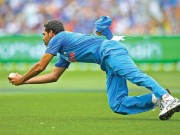 تیسرے ون ڈے میں بھونیشور کمارکا غیرمعمولی ڈائیونگ کیچ