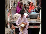 لیاری سے کچھی برادری کا ایک  اور قافلہ بدین روانہ ہوگیا