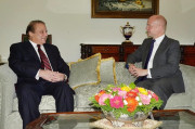 بھارت سے تعلقات میں بہتری کے لئے بیک چینل ڈپلومیسی شروع کردی ہے نواز شریف