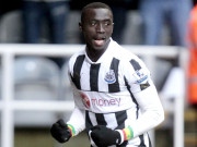 سود پر قرض دینے والی کمپنی کی شرٹ پہننے سے انکار مسلمان فٹبالر ٹیم سے باہر   