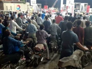 پٹرول مہنگا، عوام بےقابو، کین میں پٹرول نہ دینے پر گاہگ نے ملازم کی جان لے لی، ویڈیو