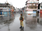 مقبوضہ کشمیر گول میں قتل عام کیخلاف ہڑتال مظاہرے اور کرفیو جاری