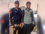 لیبارٹری ٹیسٹ کے نام پر مفت مچھلیاں کھانے والا جعلی اسسٹنٹ کمشنر پکڑا گیا