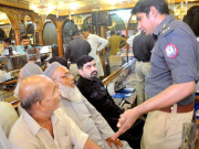 ڈکیٹ خاتون سمیت 6 ڈاکوؤں نے صدر میں جیولر کی دکان لوٹ لی 