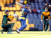 بارش سے متاثرہ میچ میں جنوبی افریقہ 17 رنز سے زیر   