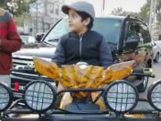 لاہور میں ٹریفک پولیس نے6 سالہ بچے کا چالان کردیا