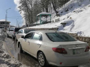 ملک بھر میں بارشوں اور برفباری سے سڑکیں بند لوگ گھروں میں محصور