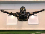 پاک آرمی سینٹر پشاور میں تھری ڈی تیراک کا مجسمہ تیار