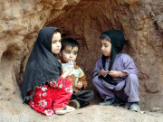 ہاتھ تھامیے حق داروں کا