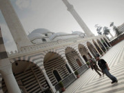 شام سرکاری فوج کا حمص میں حضرت خالد بن ولیدؓ کے مزار  پر دوبارہ قبضہ میزائل حملے میں 50 افراد ہلاک  