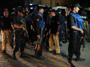 کراچی میں پولیس کی کارروائی کے دوران 8 ملزمان گرفتار  اسلحہ برآمد