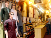 عید کیلیے مردانہ ریڈی میڈ ملبوسات کی وسیع رینج متعارف دکانوں پر گہما گہمی