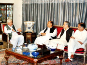 ن لیگ کی فضل الرحمن  شیرپائوسے تعاون کی درخواست