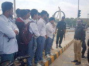 موٹر سائیکل چلانے والے کم عمر لڑکوں کے خلاف کارروائی