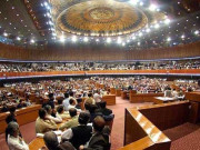 سینیٹ اجلاس: پی ٹی آئی کے شدید احتجاج کے باعث ایوان مچھلی منڈی کا منظر پیش کرنے لگا