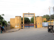 سینٹرل جیل کے مرکزی دروازے پر کوئی بیرئیر نہیں واچ ٹاورز پر عملہ غائب رہتا ہے