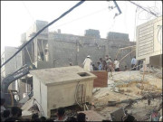 کراچی میں سہ منزلہ عمارت زمیں بوس