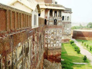 شاہی قلعہ میں دنیا کی سب سے بڑی تصویری دیوار کی بحالی کا پہلا مرحلہ مکمل