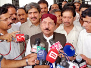 وزیر اعلیٰ سندھ کا سینٹرل جیل کا اچانک دورہ قیدیوں کی سزا 2 ماہ کم کردی