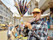 فلم ہیر رانجھا کے گیت کی دھن سن کر شہری مظوظ ہوتے ہیں بانسری نواز جعفر حسین