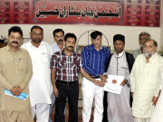 علماکرام میں الطاف حسین کے خطاب کی کاپیاں تقسیم 