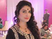 شوبز انڈسٹری میں وقت کی پابندی میری کامیابی کی وجہ بنی عائزہ خان