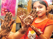 خوشیوں کے رنگ بکھیرتی چاند رات 