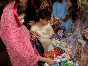 عید کارڈ کی دم توڑتی روایت 