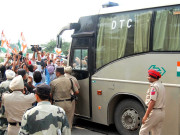 پاک بھارت سرحدی کشیدگی پھیل گئی دوستی بسوں پر بھی ہندوؤں کے حملے