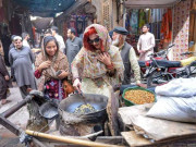 امریکی سیاحوں کا پشاورمیں تاریخی مقامات کا دورہ