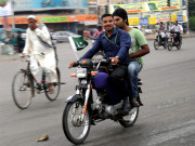 جشن آزادی کے نام پر نوجوانوں کی ہلڑ بازی 