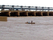 موسلا دھار بارشیں دریائے سندھ میں پانی کا بہاؤ بڑھ گیا کئی دیہات زیر آب 