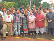 ایکسپریس نیوزکراچی کے دفتر پر حملے کیخلاف مظاہرے