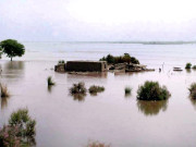 بارشوں کا سلسلہ تھم گیا تباہ کاریاں جاری نالہ ڈیک کا پانی لاہور کے مضافات میں داخل