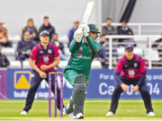 فخر زمان نے حریفوں کیلیے خطرے کی گھنٹی بجا دی ٹور میچ میں سنچری