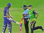 اسٹمپ پر بیٹ مارنے پر روہت شرما جرمانے کی زد میں آگئے