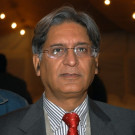 پرویز اشرف کی نااہلی کے واضح امکانات ہیںاعتزازاحسن 