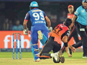 آئی پی ایل امیت مشرا فیلڈ میں رکاوٹ بننے پر آؤٹ ہونے والے دوسرے پلیئر