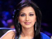 سونالی باندرے کو1994 میں پہلی فلم ’’آگ‘‘ سے شہرت ملی