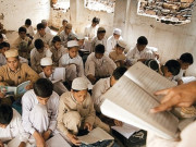 محکمہ تعلیم نے کراچی کے 7 ہزار اساتذہ کو تنخواہوں سے محروم کردیا 