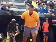 نک کریگوئس انڈر آرم سروس کرنے پر تنقید کی زد میں آگئے