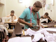 مہنگائی کا جن درزیوں نے سلائی کی اجرت میں 100 روپے اضافہ کر دیا